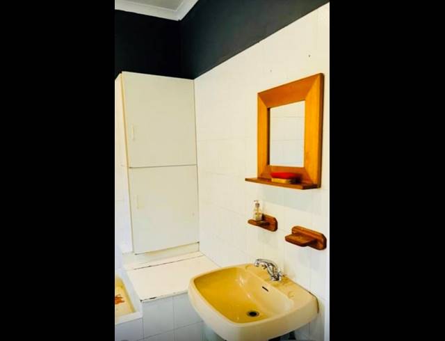 4 BEDROOM PROPERTY TO RENT IN LOMBARDY EAST